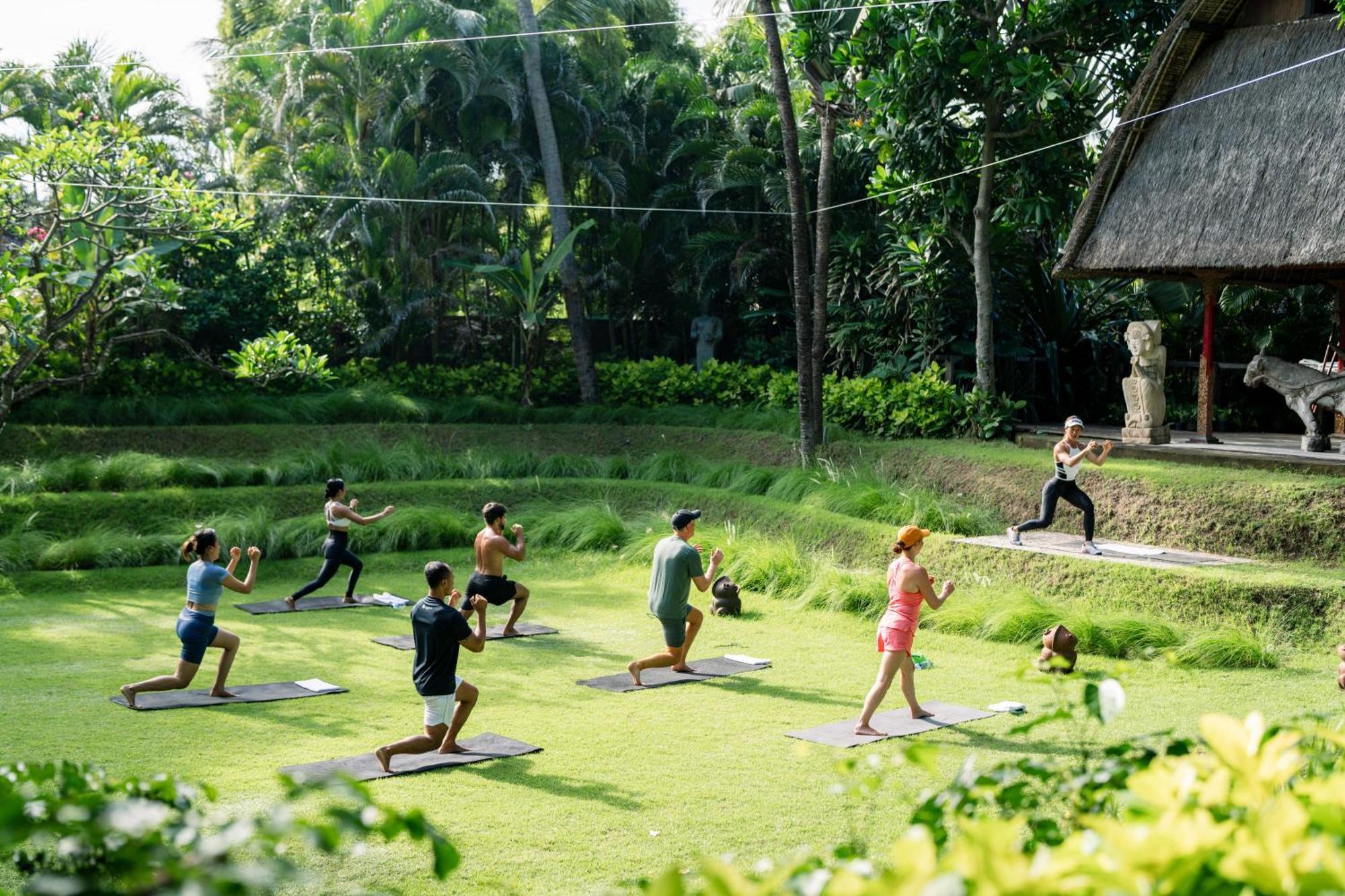 Bali Mandira Beach Resort & Spa Legian Exteriér fotografie A yoga class at the farm