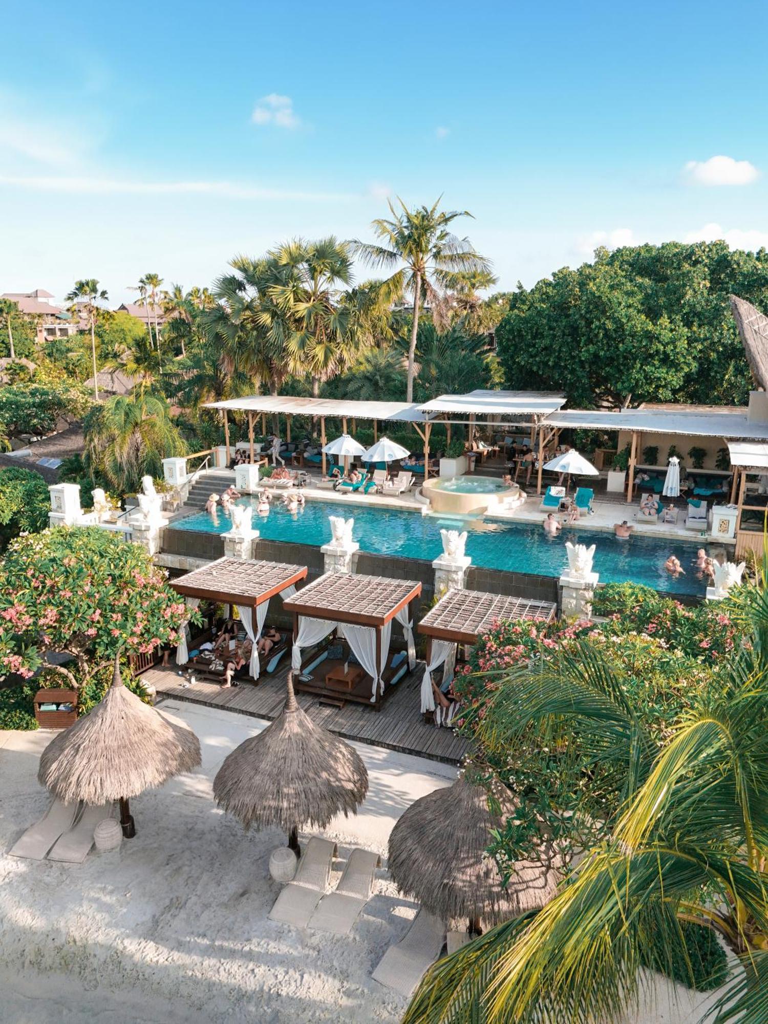 Bali Mandira Beach Resort & Spa Legian Exteriér fotografie The swimming pool at the resort